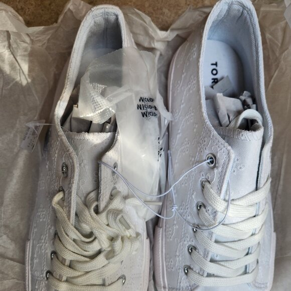 NWT Torrid Eyelet Lace Shoes Women's Size 11.5 Wide Width - Picture 4 of 6